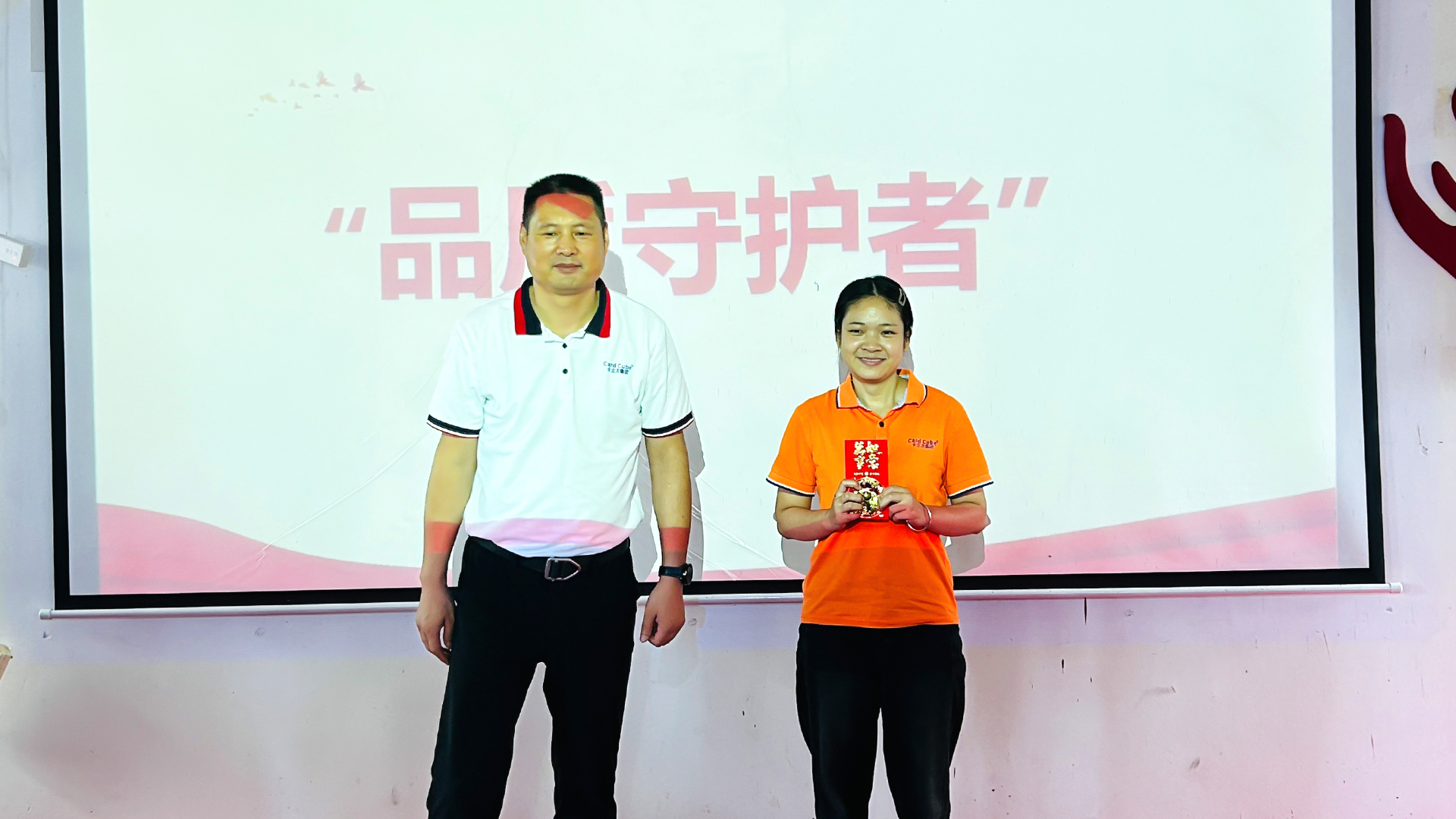 suncitygroup太阳集团官方网站集团关于制卡部吴芳与定制化部喻普火情处置的表彰通报